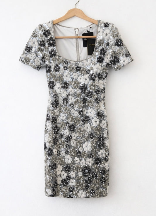 Le Superb Sequin Floral Shift Dress – Silver (Size 2)
